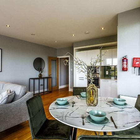 Private Room Available In Spacious High Rise Apartment With Park & City View Δουβλίνο Εξωτερικό φωτογραφία