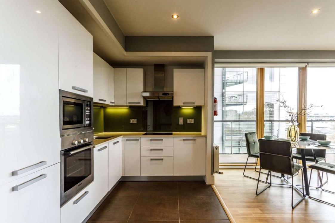 Private Room Available In Spacious High Rise Apartment With Park & City View Δουβλίνο Εξωτερικό φωτογραφία